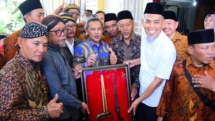 Pedagang Bakso di Dumai Dapat Penghargaan Khusus dari Wako Paisal