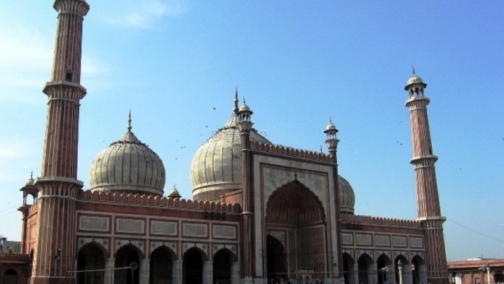 Masjid Aligarh Ditutup Terpal Jelang Perayaan Holi di India Masjid Aligarh Ditutup Terpal Jelang Perayaan Holi di India