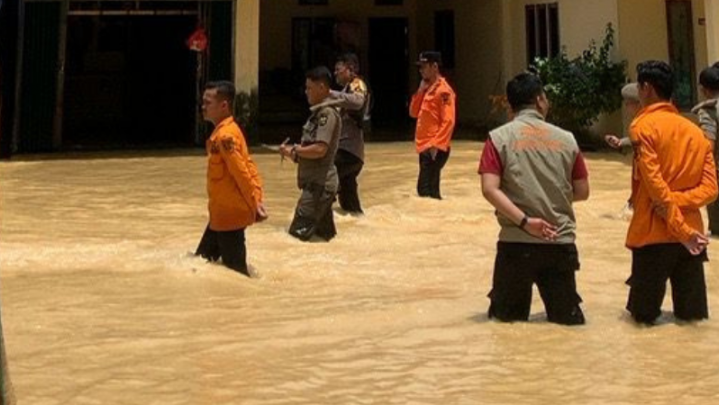 Banjir Rendam Ratusan Rumah di Tiga Desa Kuansing Banjir Rendam Ratusan Rumah di Tiga Desa Kuansing
