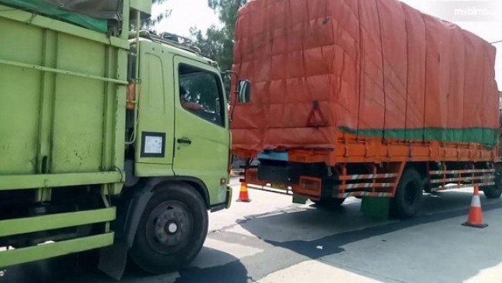 Pemprov Riau akan Tindak Kendaraan Plat Non BM Milik Perusahaan Pemprov Riau akan Tindak Kendaraan Plat Non BM Milik Perusahaan
