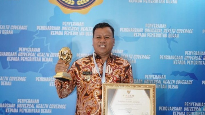 Penghargaan UHC Awards Berhasil Diraih Lima Daerah di Riau