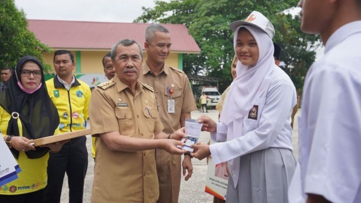 Penggunaan Kartu Pelajar Berbasis Uang Elektronik Digencarkan Pemprov Riau Penggunaan Kartu Pelajar Berbasis Uang Elektronik Digencarkan Pemprov Riau
