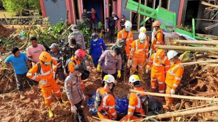 Update Longsor Natuna: 50 Orang Ditemuan Meninggal, 4 Masih Hilang Update Longsor Natuna: 50 Orang Ditemuan Meninggal, 4 Masih Hilang