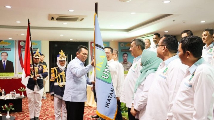 Gubernur Kepri Hadiri Pengukuhan IKA UNRI Kota Batam Gubernur Kepri Hadiri Pengukuhan IKA UNRI Kota Batam