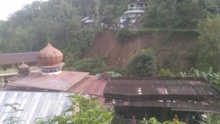 Sungai Landia Agam Longsor, 1 Orang Meninggal dan 1 Kritis Sungai Landia Agam Longsor, 1 Orang Meninggal dan 1 Kritis