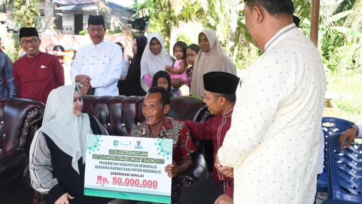 Satu Rumah Satu Kecamatan Jadi Program Bedah Rumah Baznas Bengkalis Satu Rumah Satu Kecamatan Jadi Program Bedah Rumah Baznas Bengkalis