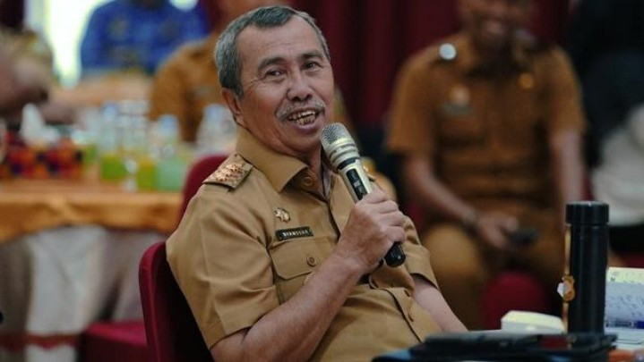 Serahkan LKPD, Gubri Syamsuar Minta Masukan BPK Serahkan LKPD, Gubri Syamsuar Minta Masukan BPK