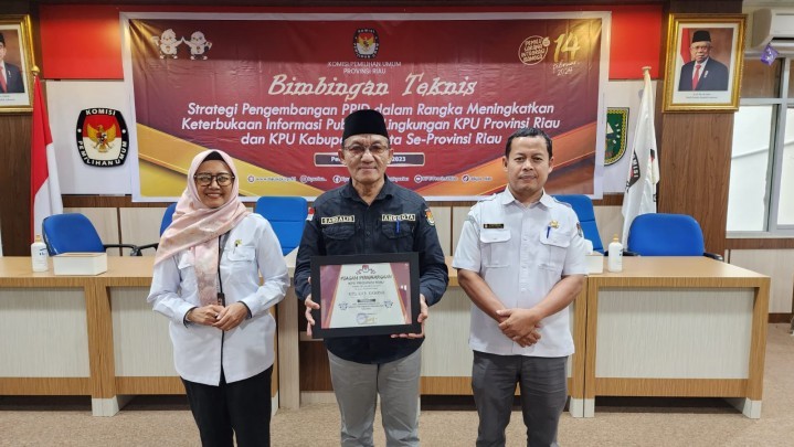 KPU Kampar Raih Peringkat 1 PPID Terbaik se-Riau