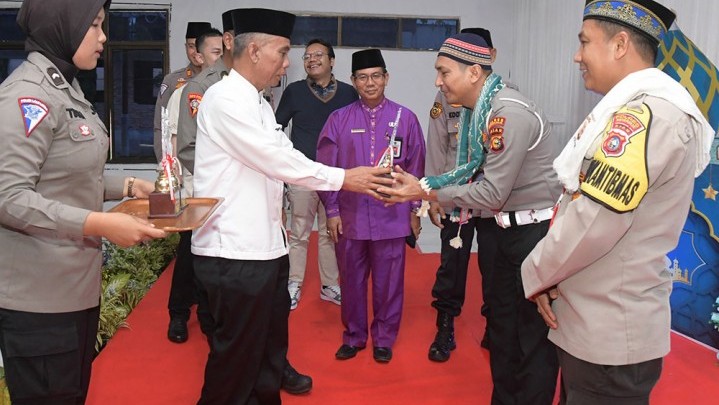 Aipda Ridwan Juara I Lomba Da'i Kamtibmas Polres Bengkalis Aipda Ridwan Juara I Lomba Da'i Kamtibmas Polres Bengkalis