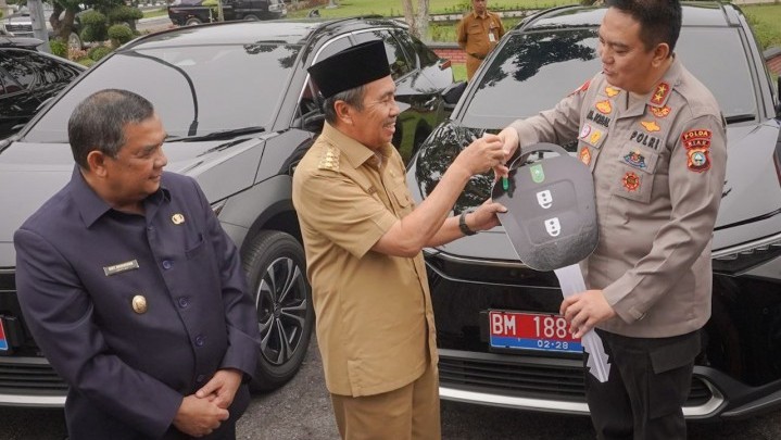 Penggunaan Mobil Listrik Kata Gubri Syamsuar untuk Kurangi Polusi Udara