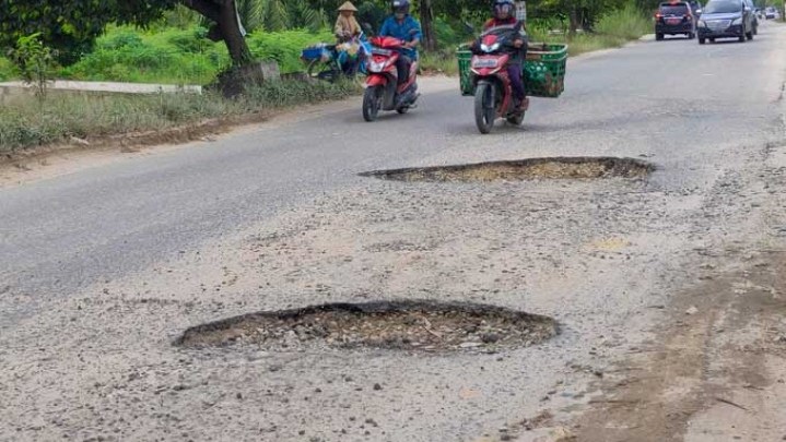 Ternyata Bankeu Perbaikan Jalan di Pekanbaru Sudah Disiapkan Pemprov Riau Ternyata Bankeu Perbaikan Jalan di Pekanbaru Sudah Disiapkan Pemprov Riau