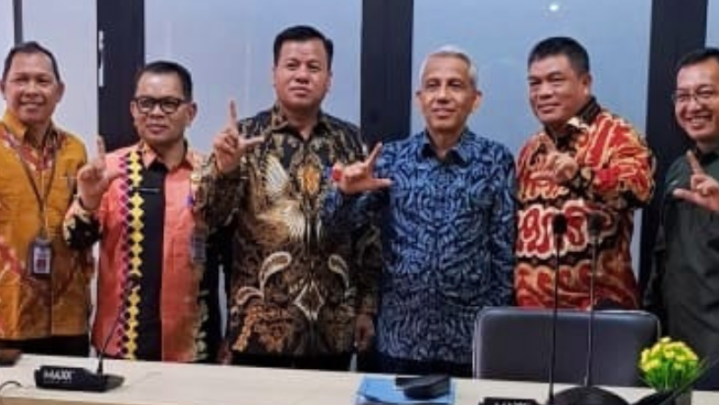 Perjuangkan Kayu Jalur, Plt Bupati Kuansing Datangi Kementerian LHK Perjuangkan Kayu Jalur, Plt Bupati Kuansing Datangi Kementerian LHK