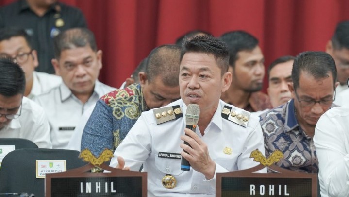 Bupati Afrizal Sintong Mengadu Banyak Wilayah Pesisir Rohil Tak Tersentuh Pembangunan