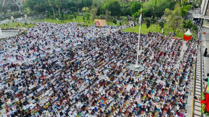 Salat Idulfitri Bersama Masyarakat, Gubri: Kita Wajib Bersyukur