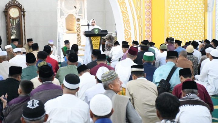 Bupati Kasmarni Shalat Idul Fitri Bersama Warga di Masjid Besar Arafah Duri Bupati Kasmarni Shalat Idul Fitri Bersama Warga di Masjid Besar Arafah Duri