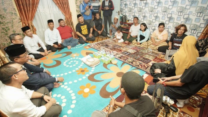 Rumah Duka Korban Laka Laut SB Evelyn Calisca 01 Disambangi Bupati HM Wardan