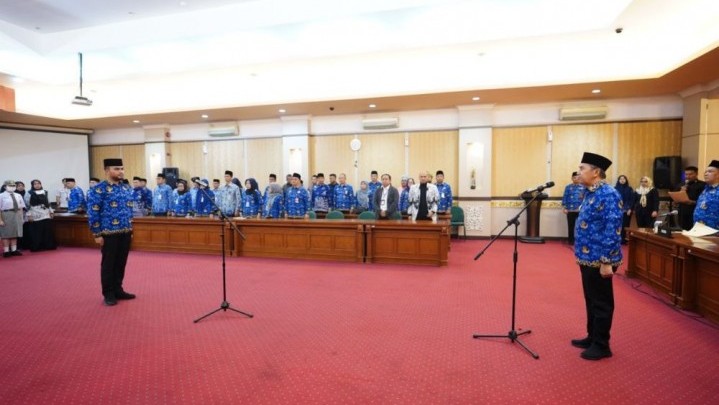Hardiknas, Gubri Sebut Tantangan di Dunia Pendidikan Berhasil Dilalui Hardiknas, Gubri Sebut Tantangan di Dunia Pendidikan Berhasil Dilalui