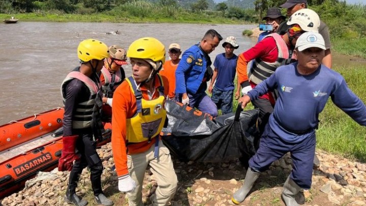 Akhirnya Pemotong Rumput Terseret Arus Sungai di Lima Puluh Kota Ditemukan Akhirnya Pemotong Rumput Terseret Arus Sungai di Lima Puluh Kota Ditemukan