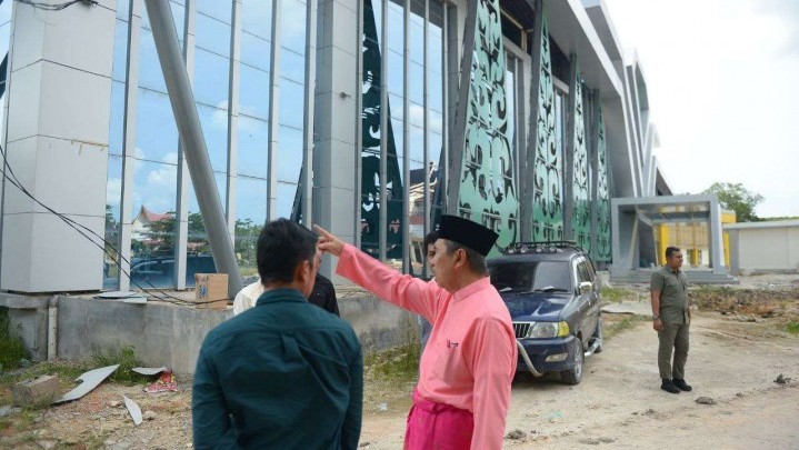 Gubri Syamsuar Instruksikan Inspektorat Audit Proyek Mangkrak Gubri Syamsuar Instruksikan Inspektorat Audit Proyek Mangkrak