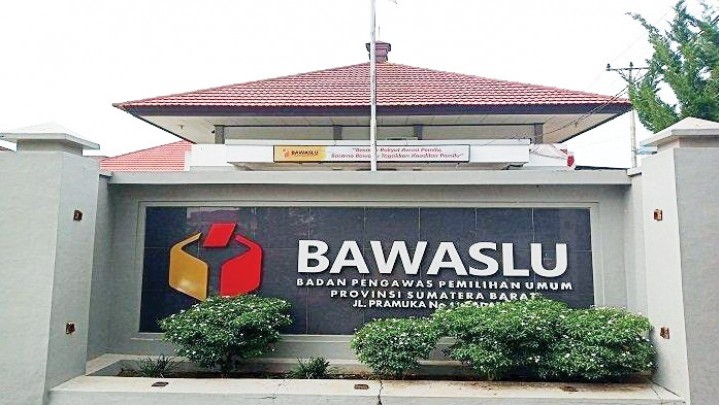 Bawaslu Sumbar Bantah Usir Gubernur Mahyedi