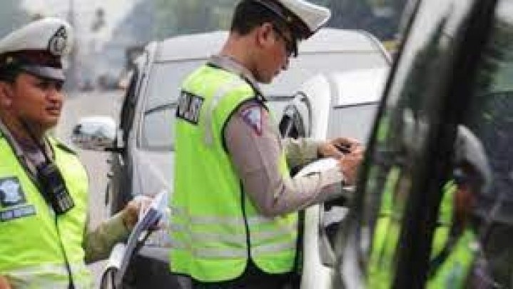 Polresta Barelang Kembali Terapkan Tilang Manual Polresta Barelang Kembali Terapkan Tilang Manual