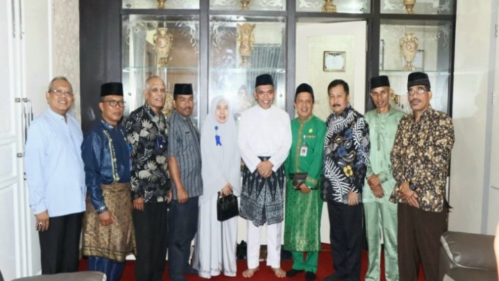 Pembahasan Penting dalam Audiensi Forum Komite SMA/SMK Riau dengan Pj Bupati Kampar Pembahasan Penting dalam Audiensi Forum Komite SMA/SMK Riau dengan Pj Bupati Kampar