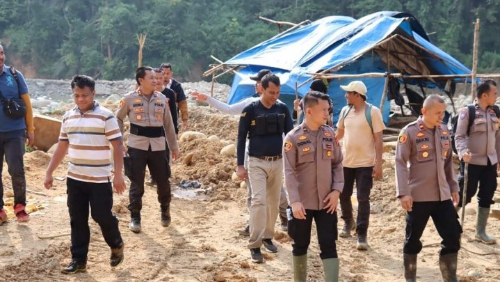 DPR RI Sebut Banyak Dapat Laporan Penambangan Ilegal di Pasbar DPR RI Sebut Banyak Dapat Laporan Penambangan Ilegal di Pasbar
