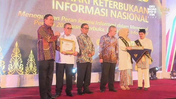 Komitmen Dalam Mendorong Keterbukaan Informasi Publik, Pemprov Riau Raih Penghargaan