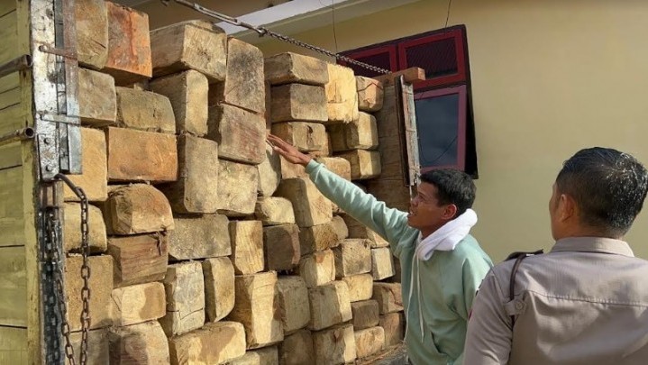 Polres Padang Pariaman Amankan Kayu Balok Hasil Ilog