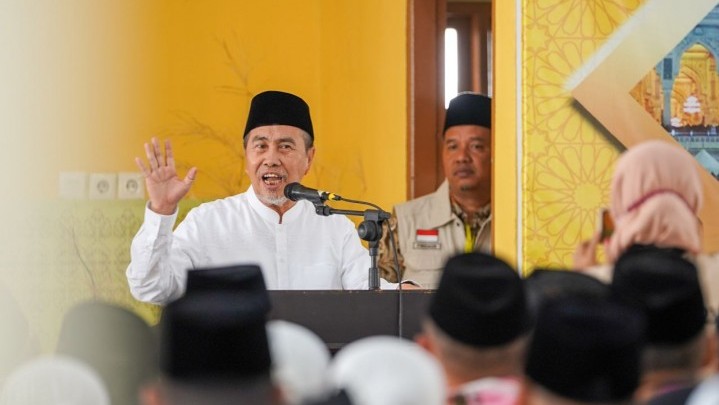 Gubri Syamsuar Lepas Kloter Pertama Jemaah Haji Riau Gubri Syamsuar Lepas Kloter Pertama Jemaah Haji Riau