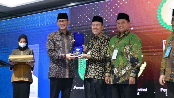 Pemprov Riau Raih Penghargaan Anugerah Adinata Syariah 2023 Pemprov Riau Raih Penghargaan Anugerah Adinata Syariah 2023
