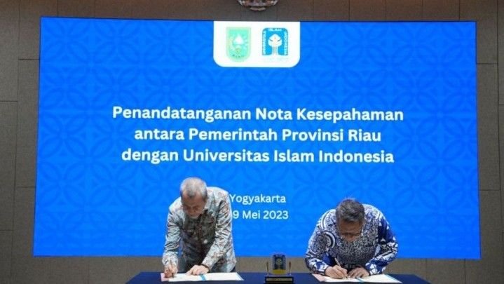 Pemprov Riau Kerja Sama dengan UII Yogyakarta Pemprov Riau Kerja Sama dengan UII Yogyakarta