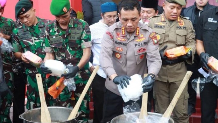 Polresta Barelang Musnahkan 10 Kg Sabu Hasil Tangkapan Polresta Barelang Musnahkan 10 Kg Sabu Hasil Tangkapan