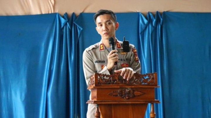 Polisi Amankan Dua Pria Paruh Baya Bakar Lahan di Rokan Hilir Polisi Amankan Dua Pria Paruh Baya Bakar Lahan di Rokan Hilir