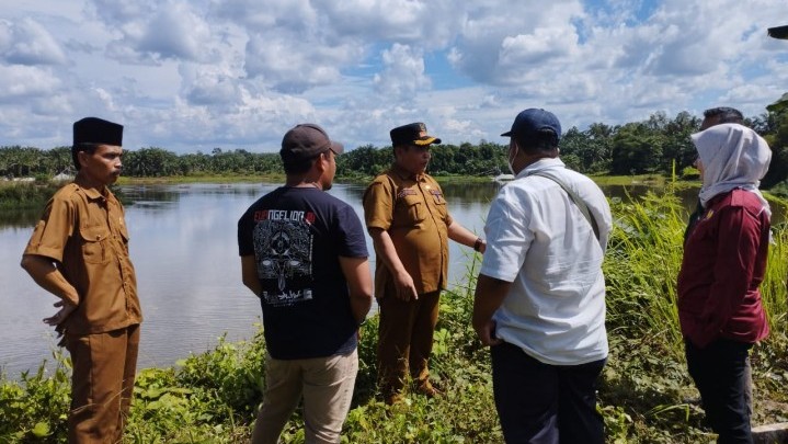 Dibawah Kepemimpinan Kades Darusman, Tahun Ini Desa Padang Luas Dapat Pembangunan Turap dari Pusat Dibawah Kepemimpinan Kades Darusman, Tahun Ini Desa Padang Luas Dapat Pembangunan Turap dari Pusat