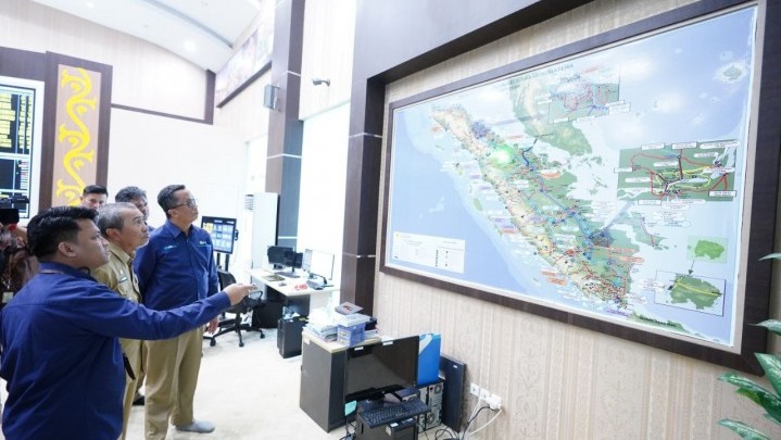 Gubernur Syamsuar Apresiasi Pelayanan Kelistrikan PT PLN UIP3BS Gubernur Syamsuar Apresiasi Pelayanan Kelistrikan PT PLN UIP3BS