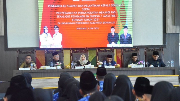 Ini Pesan Bupati pada PNS Formasi 2021 yang Terima SK Ini Pesan Bupati pada PNS Formasi 2021 yang Terima SK