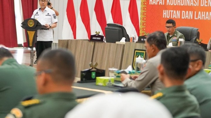 Gubri Jelaskan Langkah Pengendalian Karhutla di Riau Gubri Jelaskan Langkah Pengendalian Karhutla di Riau