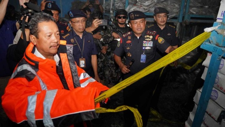 20 Ton Ikan Beku Bermasalah di Batuampar Disegel KKP 20 Ton Ikan Beku Bermasalah di Batuampar Disegel KKP
