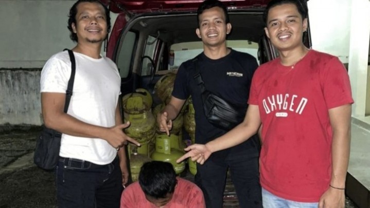 Pelaku Pencurian 42 Tabung LPG Ditangkap Polres Agam Pelaku Pencurian 42 Tabung LPG Ditangkap Polres Agam