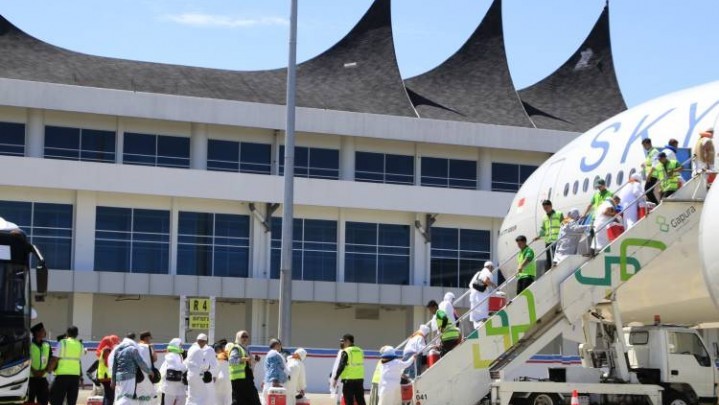 Embarkasi Padang Sudah Berangkatkan Belasan Kloter CJH Embarkasi Padang Sudah Berangkatkan Belasan Kloter CJH