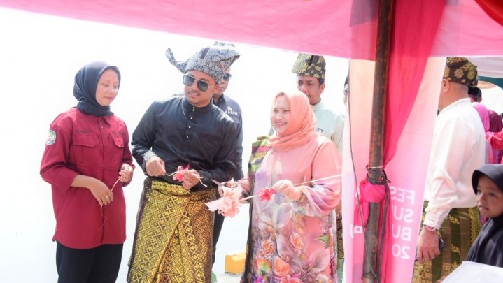 Festival Sungai Bukit Batu Bengkalis Berlangsung Meriah Festival Sungai Bukit Batu Bengkalis Berlangsung Meriah