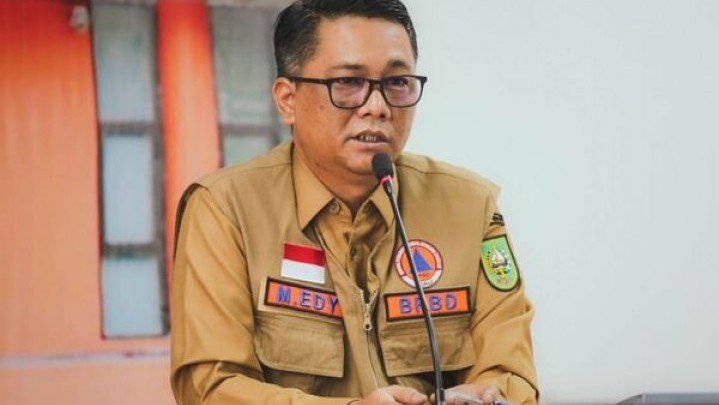 BPBD Riau Ajukan Tambahan Helikopter Water Boombing BPBD Riau Ajukan Tambahan Helikopter Water Boombing