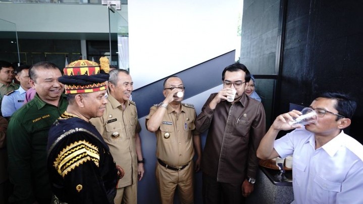 Resmikan SPAM Pekanbaru-Kampar, Gubernur Syamsuar: Ini Air Layak Langsung Diminum Resmikan SPAM Pekanbaru-Kampar, Gubernur Syamsuar: Ini Air Layak Langsung Diminum