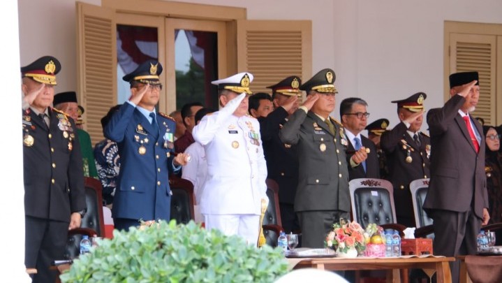 Pelayanan Terbaik Jadi Harapan Kapolda Sumbar di Peringatan HUT Bhayangkara ke-77 Pelayanan Terbaik Jadi Harapan Kapolda Sumbar di Peringatan HUT Bhayangkara ke-77