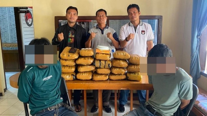 Sat Narkoba Polresta Bukittinggi Gagalkan Peredaran 19 Kg Ganja Sat Narkoba Polresta Bukittinggi Gagalkan Peredaran 19 Kg Ganja