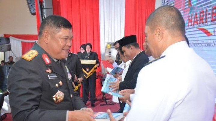 HUT Bhayangkara ke-77, Kapolda Kepri Luncurkan Buku HUT Bhayangkara ke-77, Kapolda Kepri Luncurkan Buku
