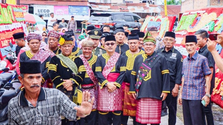 M Firdaus Dinobatkan Sebagai Datuok Sinaro Persukuan Melayu Kenegerian Teratak Buluh M Firdaus Dinobatkan Sebagai Datuok Sinaro Persukuan Melayu Kenegerian Teratak Buluh
