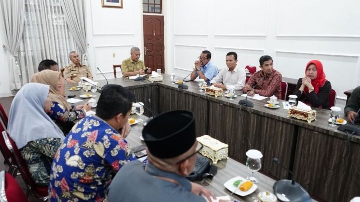 Gubri Syamsuar Dapat Aduan Perwakilan Kepsek SMA