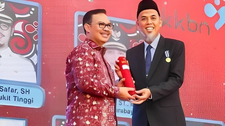 Selamat, Wali Kota Dumai Raih Penghargaan MKK Tingkat Nasional Selamat, Wali Kota Dumai Raih Penghargaan MKK Tingkat Nasional